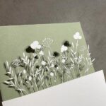 filigran ausgeschnittene wiesenblumen